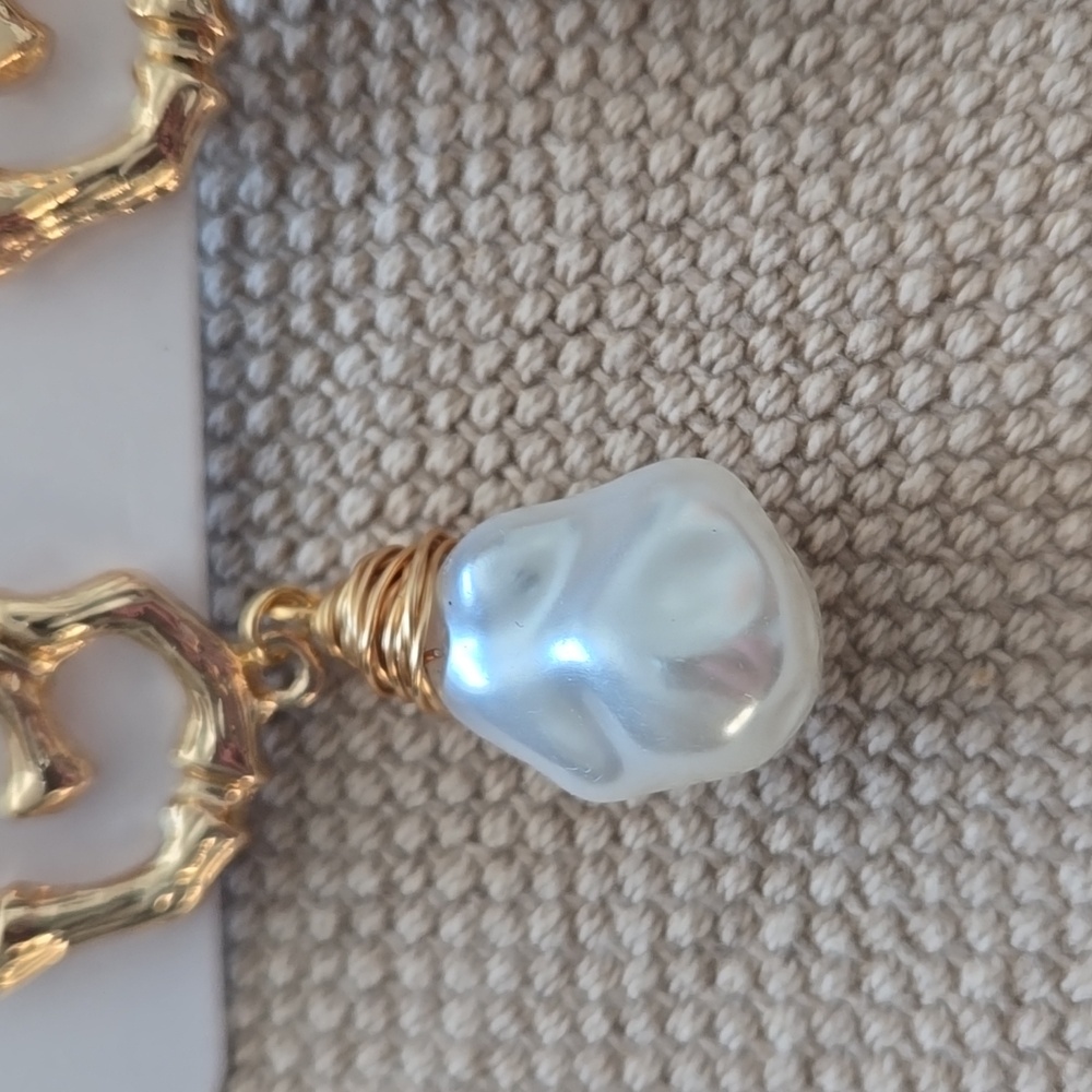 Designer inspired trendy earrings. - Picture 2 of 4